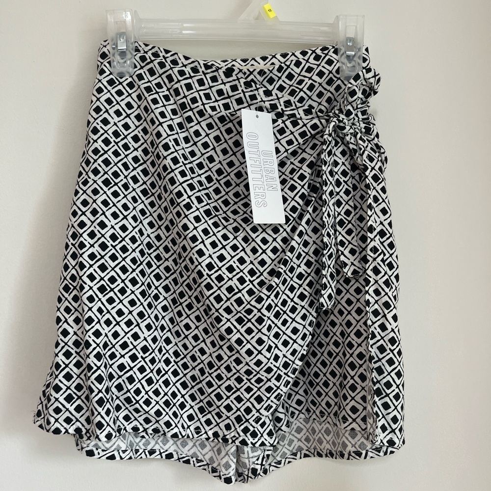 NWT urban skirt